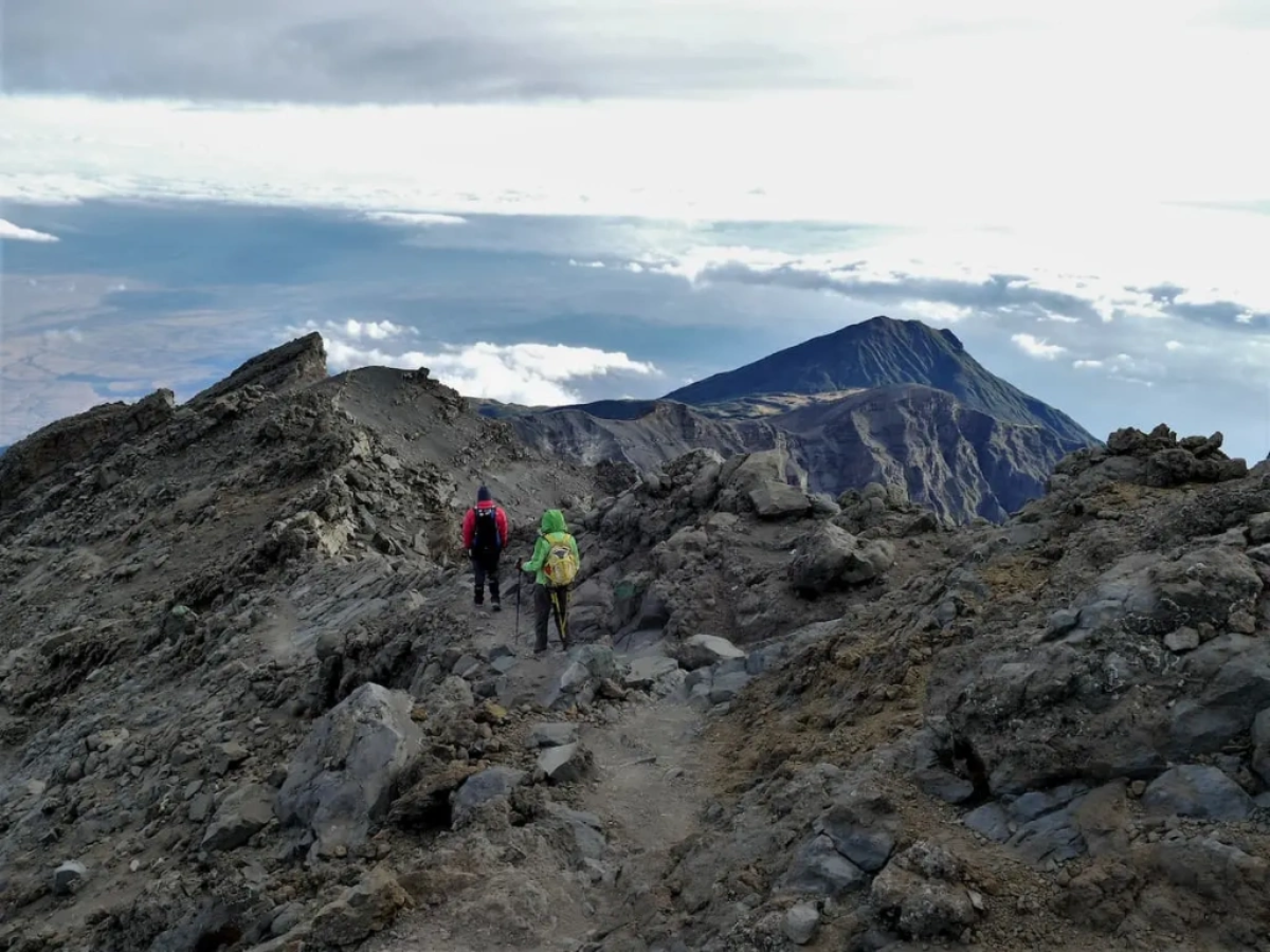 5-days-mount-meru-trekking-2