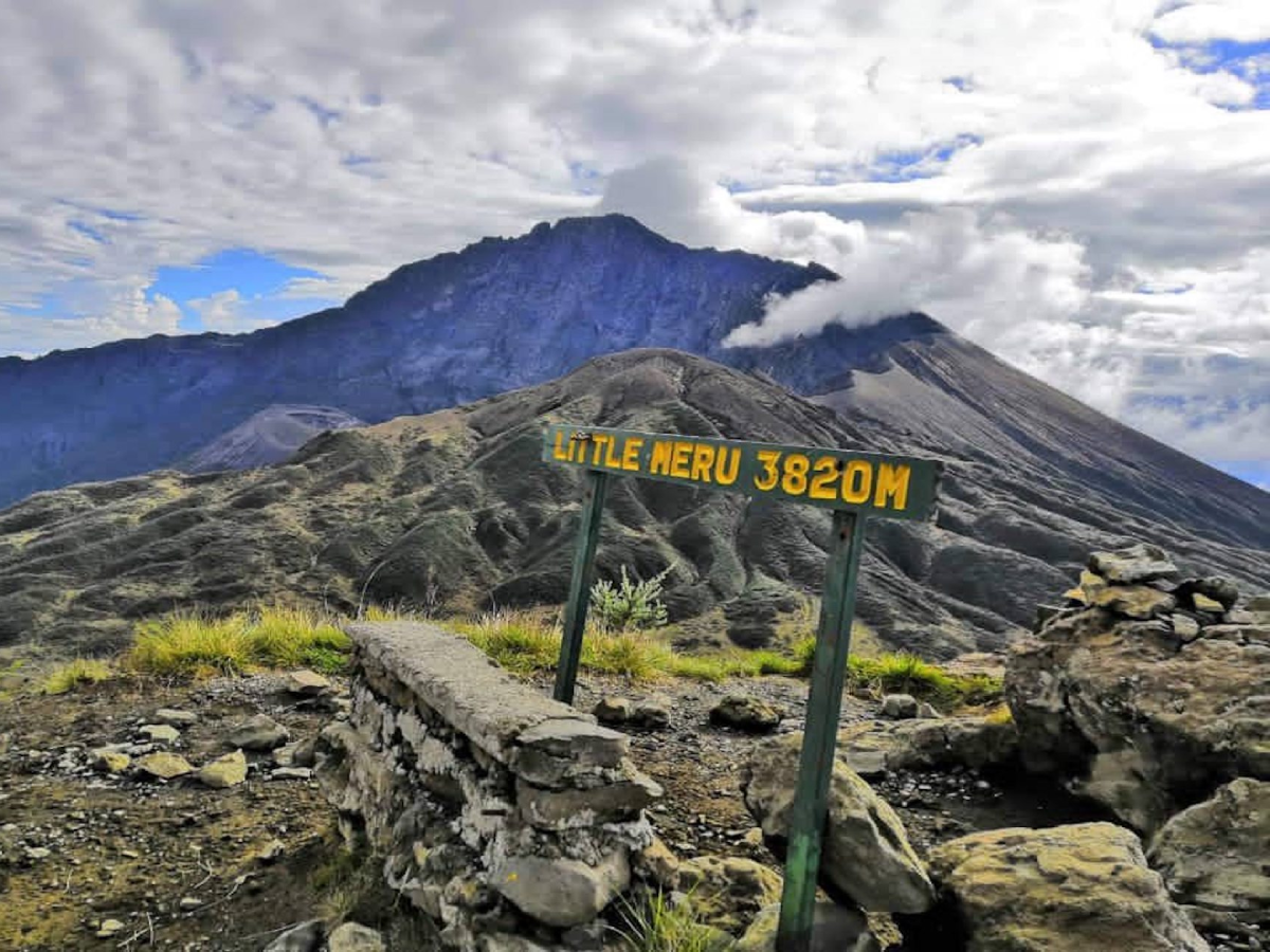 5-days-mount-meru-trekking-4