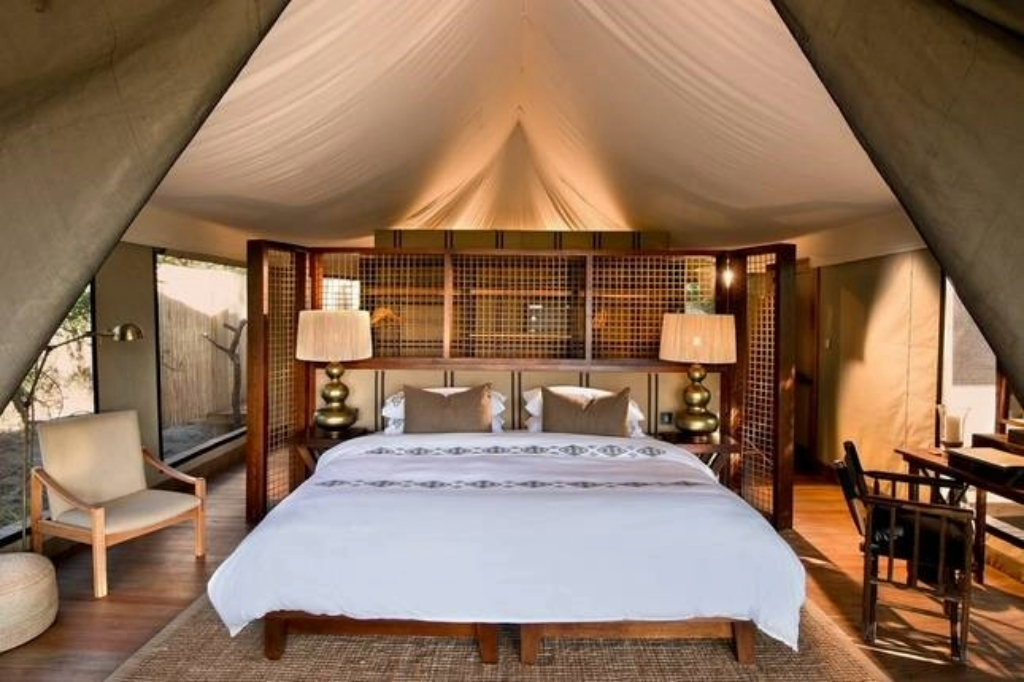 If you’re looking for an unparalleled experience, the Luxury Tanzania Safari Tours are perfect. Expect to pay anywhere from $800 to over $2,500 per person per day for a truly Luxury Safari in Tanzania. These tours typically include private guides, exclusive access to remote areas, high-end lodges, gourmet meals, and luxurious safari vehicles. From opulent lodges to private conservancies, a luxury safari is designed to provide the utmost comfort and service, ensuring an unforgettable Tanzania Safari Experience.